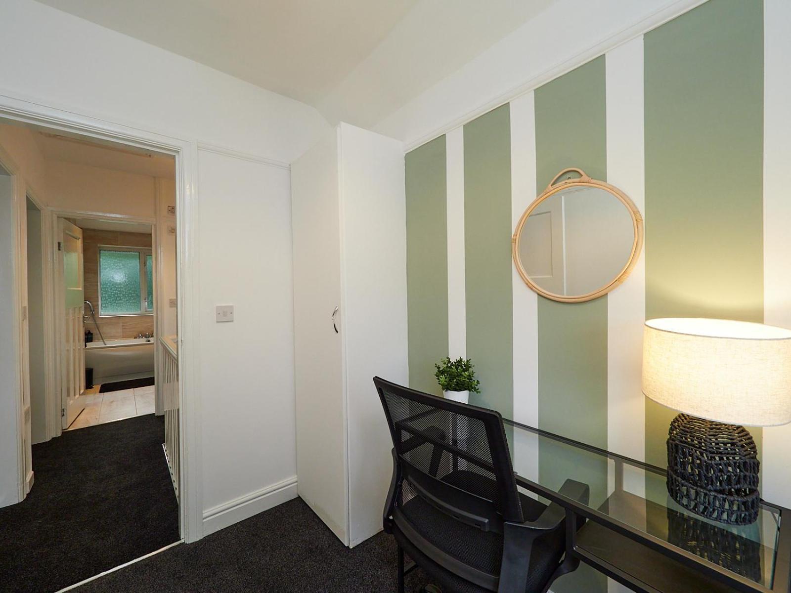 Holiday home B26-contractors-hs2-nec-bhx Guests