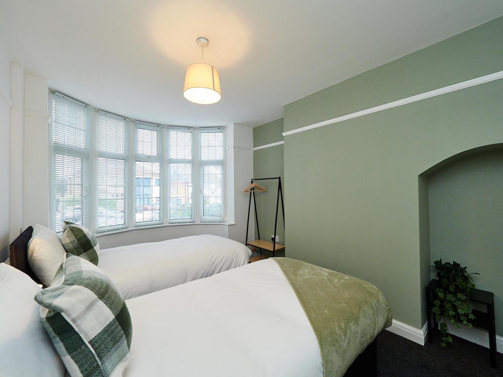 B26-contractors-hs2-nec-bhx Guests Holiday home