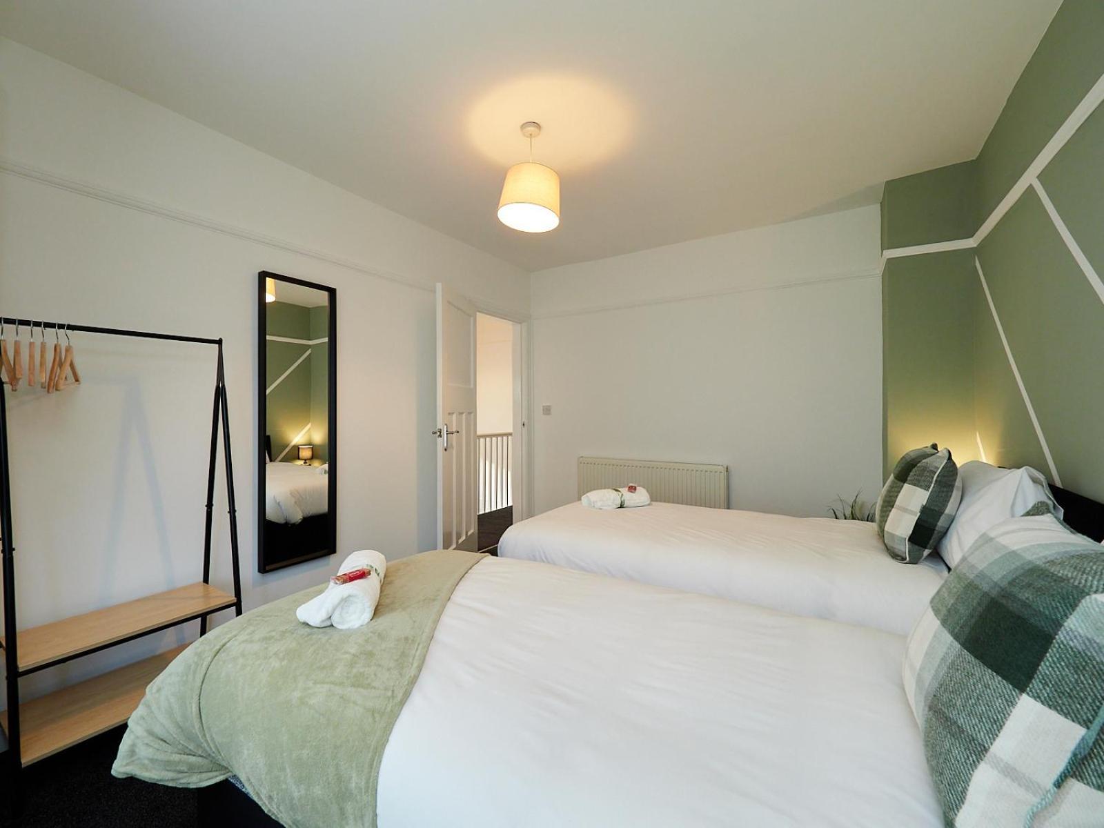 B26-contractors-hs2-nec-bhx Guests Holiday home *