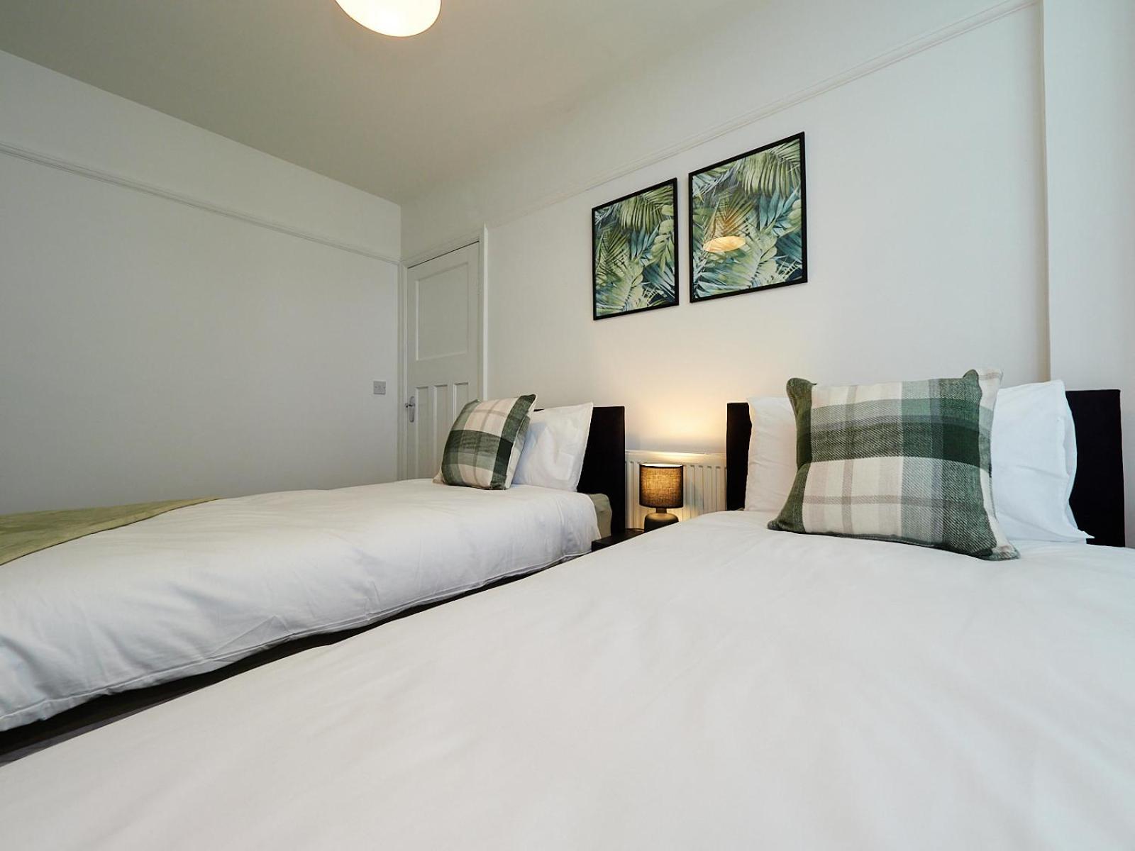 Holiday home B26-contractors-hs2-nec-bhx Guests